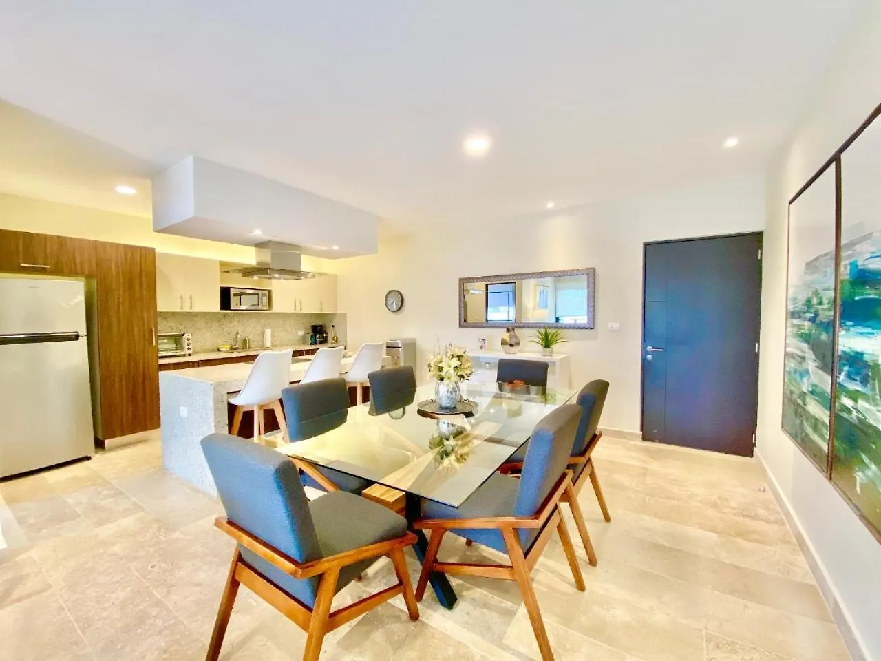 Modern 2-Bedroom, 2-Bath Apartment In The Heart Of Playa Del Carmen- Arenis Condos
