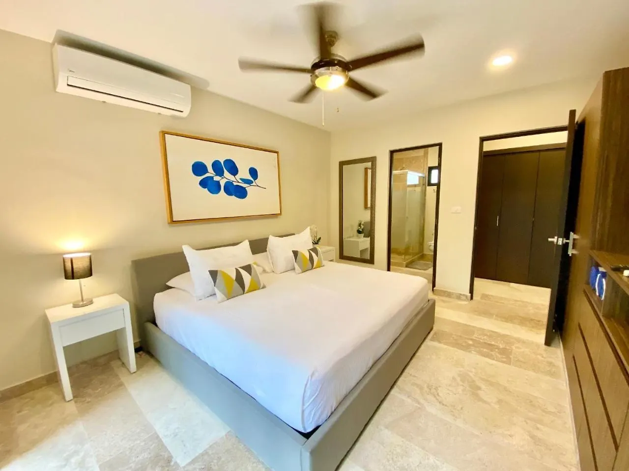 Modern 2-Bedroom, 2-Bath Apartment In The Heart Of Playa Del Carmen- Arenis Condos Mexico