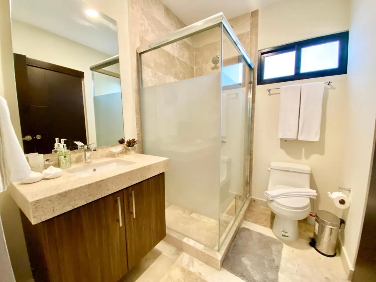Modern 2-Bedroom, 2-Bath Apartment In The Heart Of Playa Del Carmen- Arenis Condos